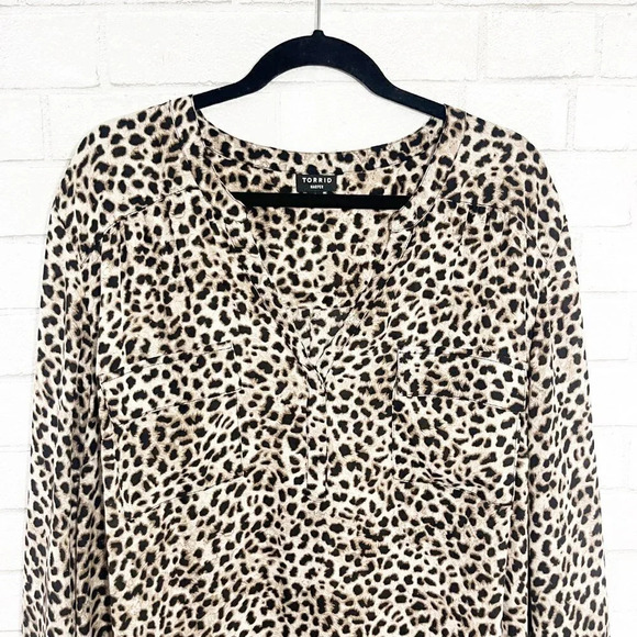 Torrid Cheetah Print Tab Sleeve Harper Blouse Women's Plus Size 4X - Picture 4 of 9